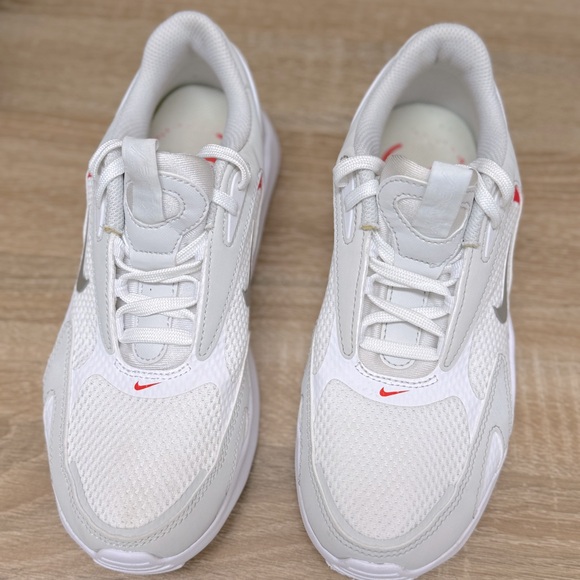 Nike Air Max Bolt White Metallic Platinum Size 6 - Picture 3 of 10